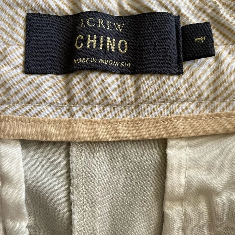 Jcrew women’s Chino front pocket shorts/ size 8/ flat front/ classic/ casual